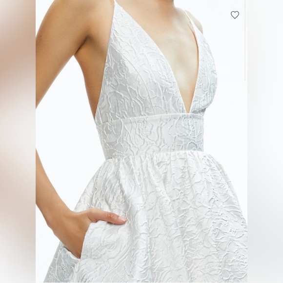 ALICE AND OLIVIA ELLAMAE DEEP V-NECK DRESS - NWT - Picture 3 of 6